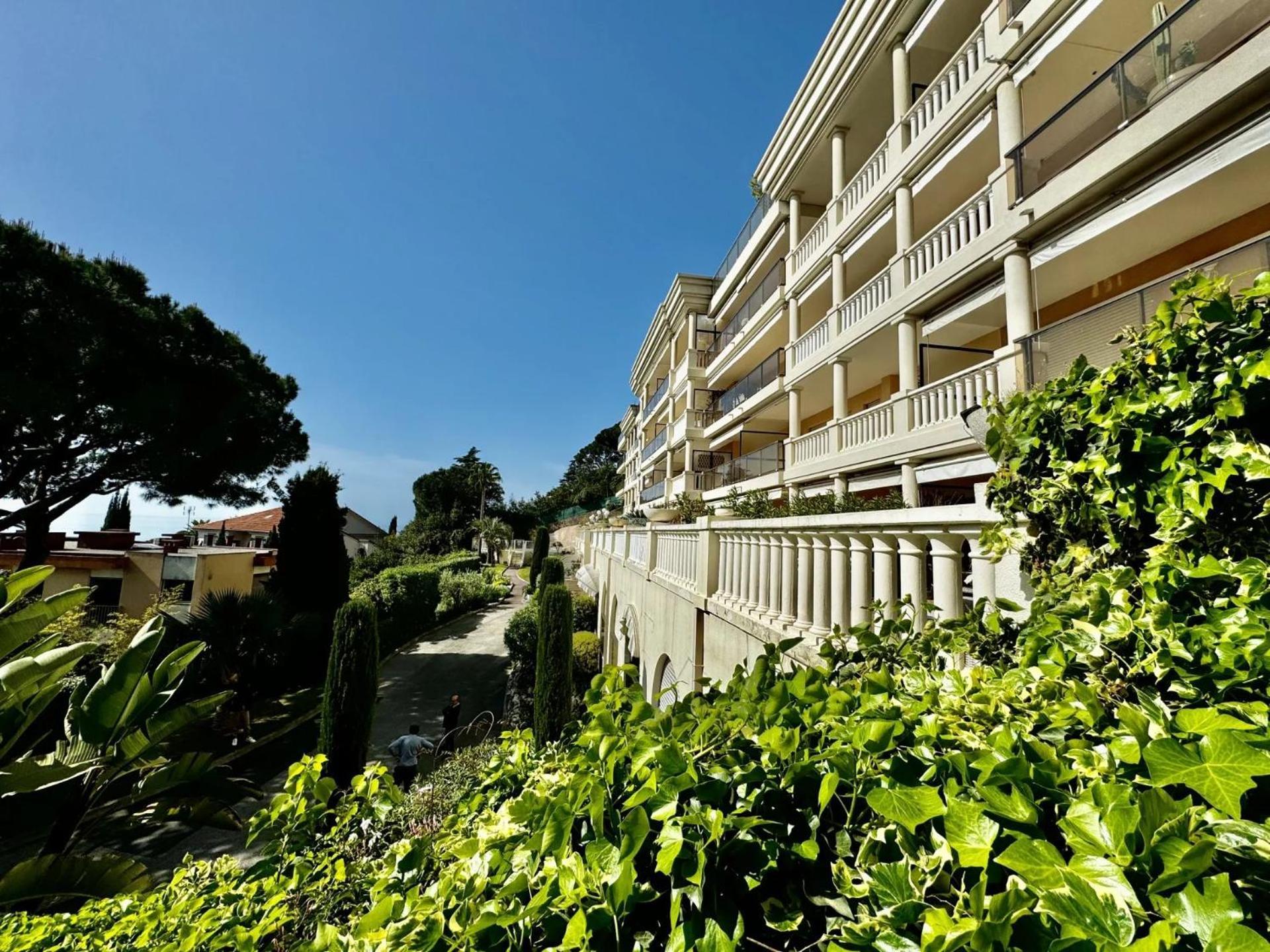 2 Pieces Vue Mer, Piscine, A 2 Pas Des Plages