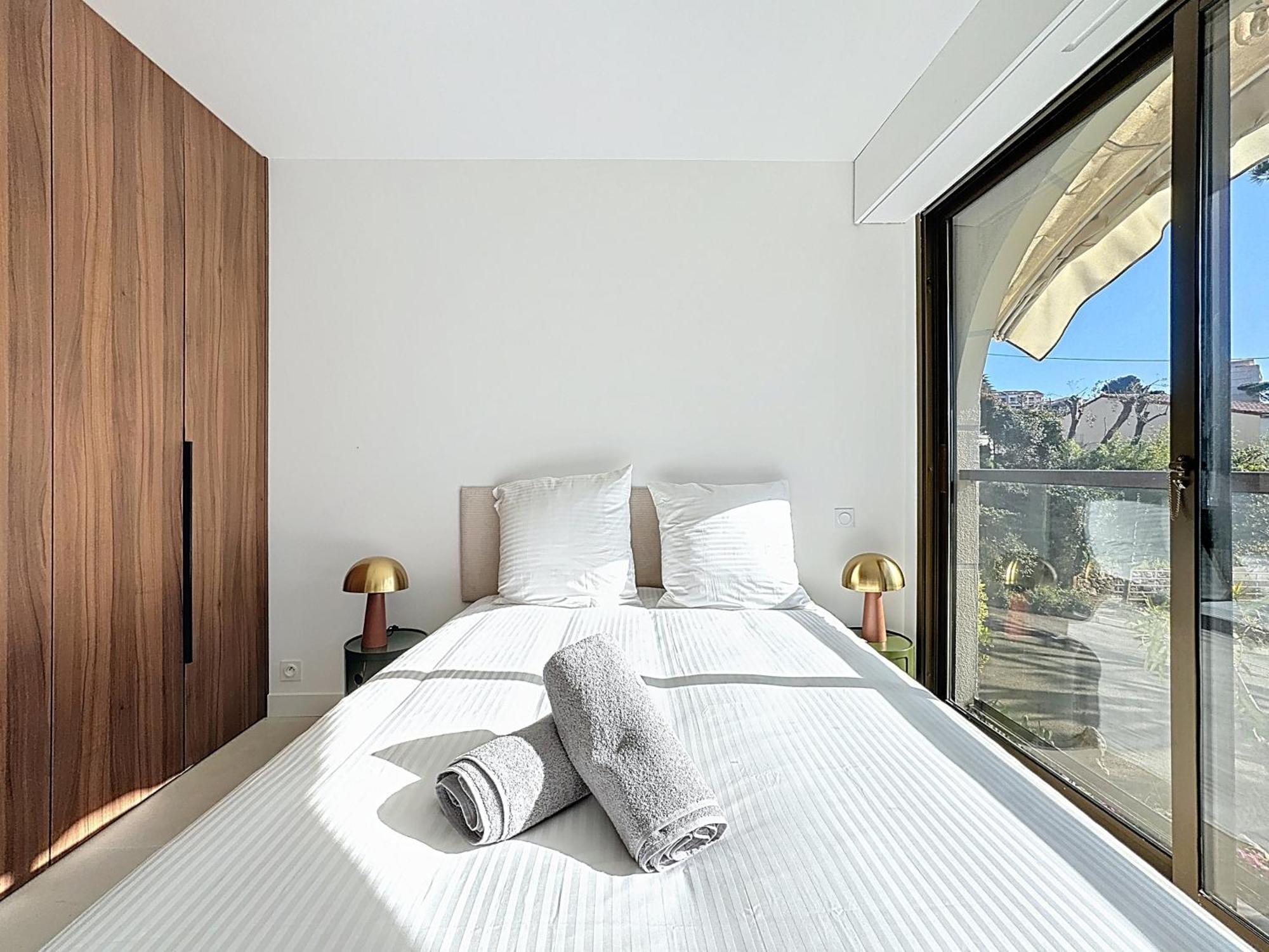 Appartement 2 Pieces Vue Mer, Piscine, A 2 Pas Des Plages Cannes